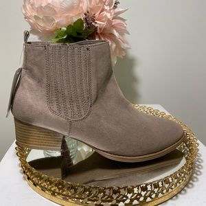 NWT! LC Lauren Conrad Blingy Heeled Booties